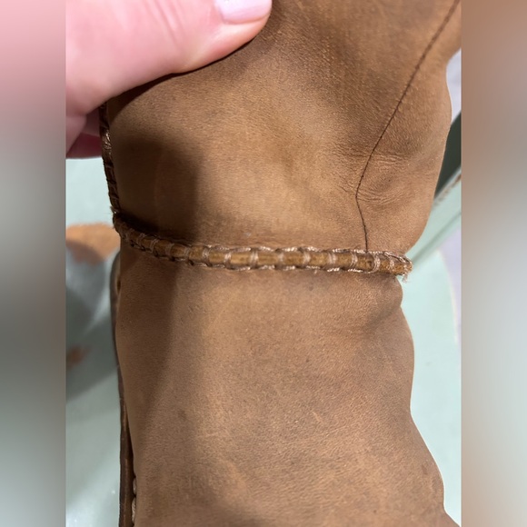 UGG women’s boots size 7 leather and real Sherpa inside Euc - Picture 8 of 16